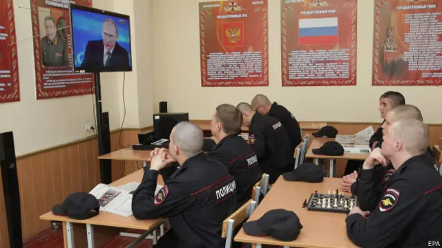 ولادیی میر پوتن کے بر سرِ اقتدار آنے کے بعد روس کی آمدنی میں پہلی بار کمی آئی ہے