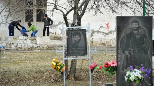 Могилы в селе Ванк