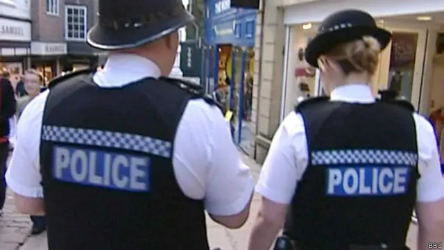 полицейские на улице Дарэма