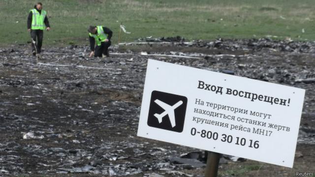 El 17 de julio de 2014, el vuelo de Malasia Airlines MH17 explotó sobre Ucrania y los restos de 298 pasajeros y la tripulación cayeron en una zona de guerra.