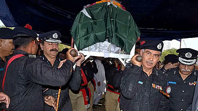 شہر میں جاری حالیہ آپریشن کے دوران اعجاز خواجہ نے کچھ اہم ملزمان کو گرفتار کیا تھا