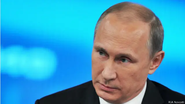 Владимир Путин во время прямой линии