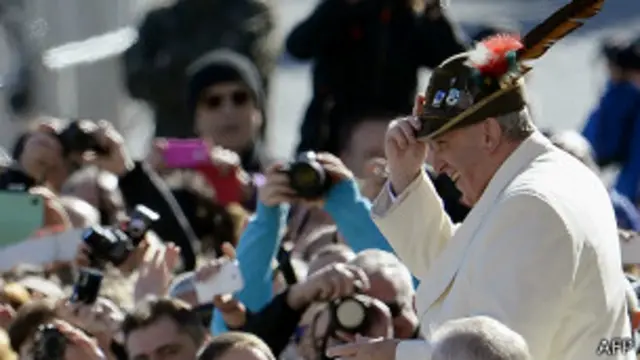 Desmond Tutu destaca el estilo no prejuicioso en temas controvertidos.