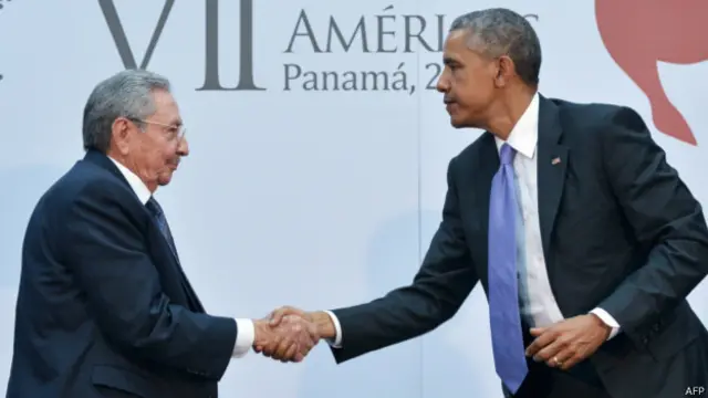 اپریل میں امریکی ممالک کے سربراہ اجلاس میں امریکی صدر اوباما اور راؤل کاسترو نے ہاتھ ملا کر رشتوں میں گرمجوشی کا مظاہرہ کیا