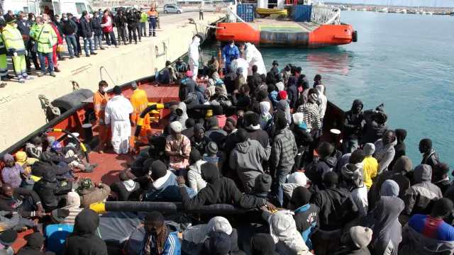 حالیہ دنوں میں بحیرۂ روم پار کرنے کی کوشش کرنے والے تقریباً دس ہزار تارکین وطن کو بچایا بھی گیا ہے