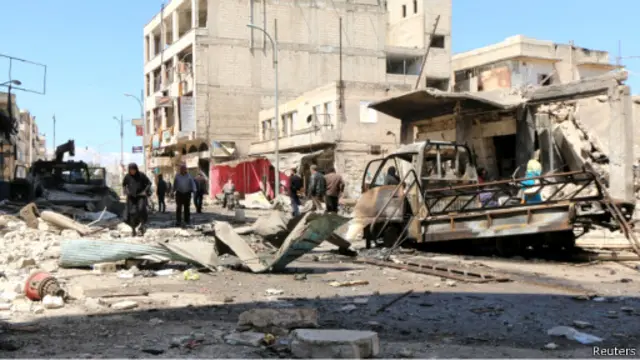 ادلیب مجل درگیری شدید و حملات هوایی سنگین بوده است