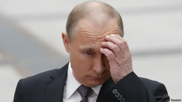 Putin akijibu mswali ya umma kwa njia ya simu