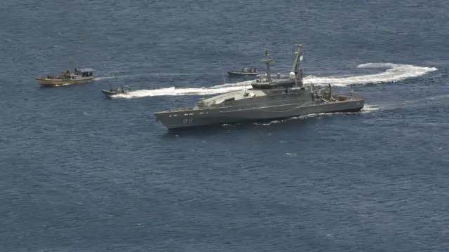 Ausralia kerap mencegat kapal berisi migran dan pencari suaka di tengah laut dan menghalaunya ke perairan Indonesia.