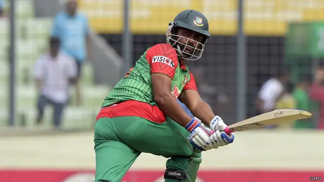 تمیم اقبال نے 15 چوکوں اور تین چھکوں کی مدد سے 132 جبکہ مشفق الرحیم نے 13 چوکوں اور دو چھکوں کی مدد سے 106 رنز بنائے