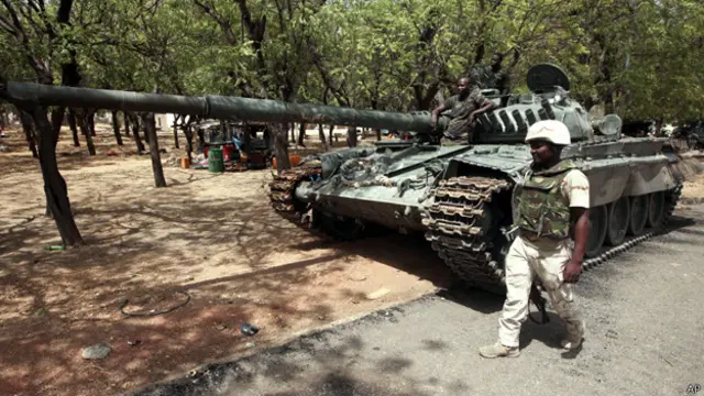 يقوم الجيش النيجيري بمطاردة المسلحين