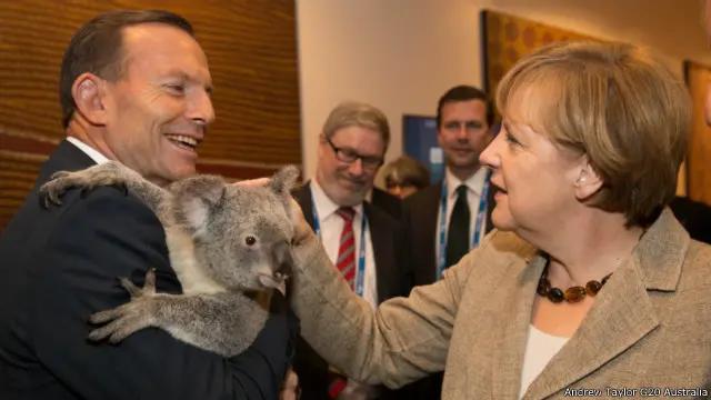 Ông Tony Abbott đã nói thẳng với bà Angela Merkel về 'lòng tham và nỗi sợ' trước TQ