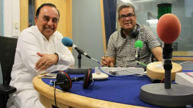 सुब्रह्मण्यम स्वामी बीबीसी स्टूडियो में रेहान फ़ज़ल के साथ.