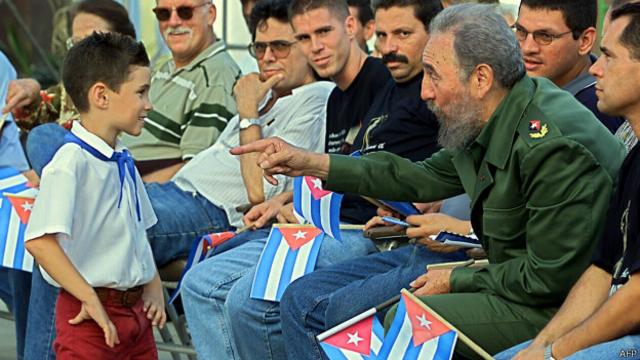 Elián fue llevado a Washington, donde lo esperaba su padre para llevarlo de regreso a Cuba. Allí compartió con el propio Fidel Castro.