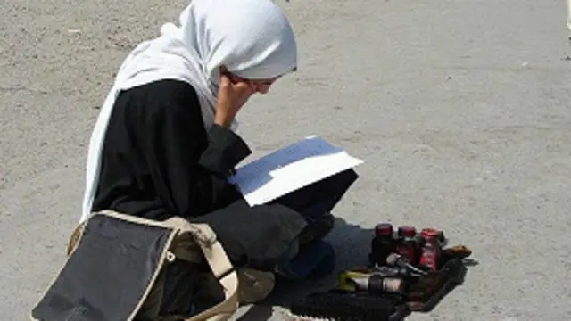 صحنه ای از نمایش غرور کبریایی «حوّا»، در گوشه ای از خاک «خدا» در عصر «دروغ»