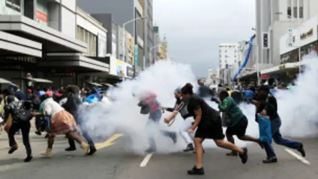 De nouvelles violences ont eu lieu dans la nuit de vendredi à samedi. 