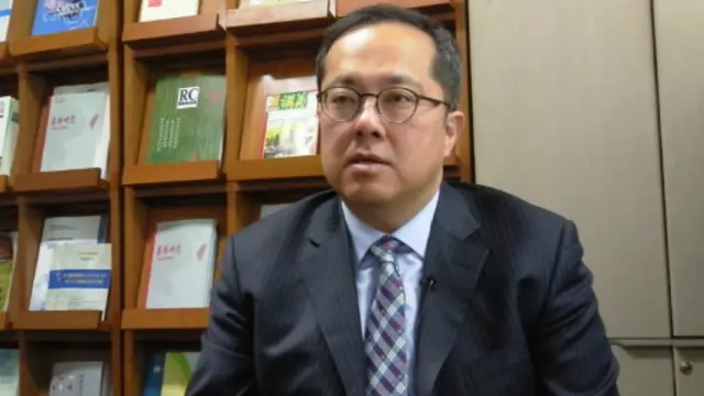 孔裕植对BBC中文网表示,苏岩礁/离于岛其实只是一个块礁石而已,算不上一个岛屿。