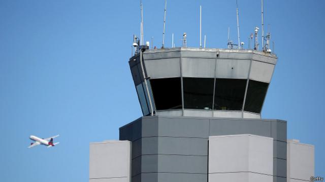 Torre de control en un aeropuerto