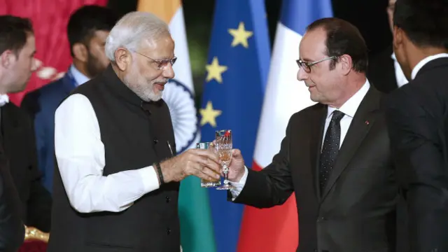 नरेंद्र मोदी और फ्रांसुआ ओलांद