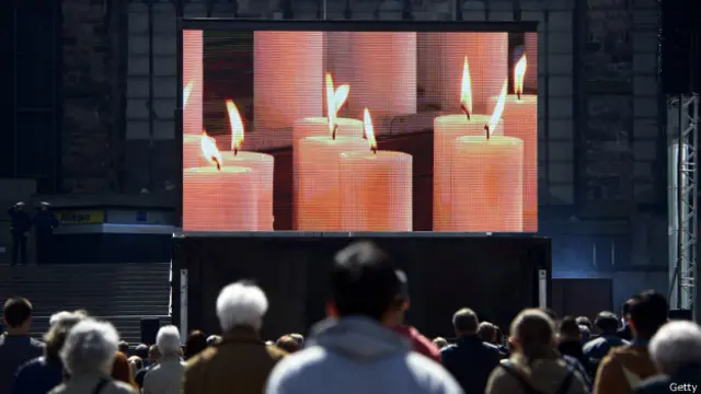 Экран у собора