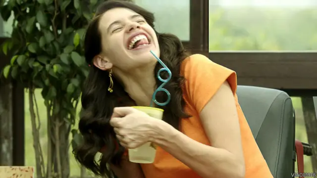 मार्गरीटा विद अ स्ट्रॉ में कल्कि केकलां