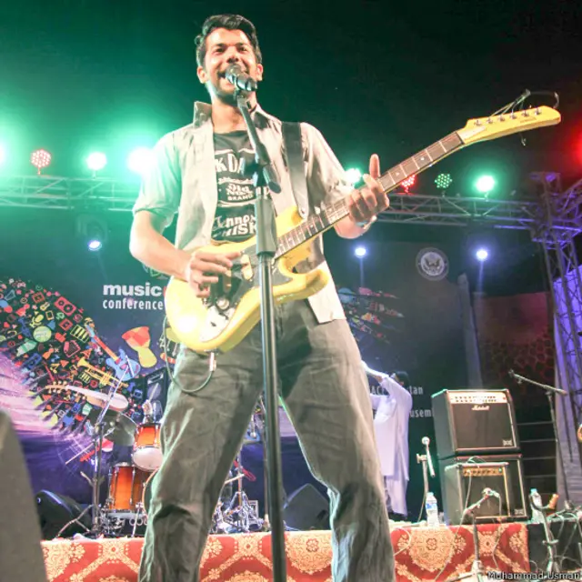 شمون اسماعیل نے اپنے فن کا مظاہرہ کیا۔ 