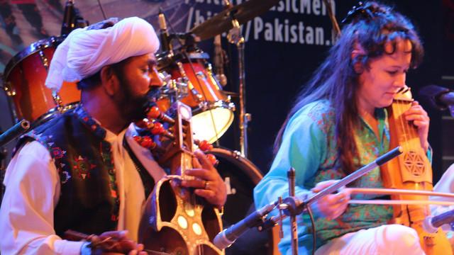 ماریا پومیونووسکا کہتی ہیں کہ پاکستان میں سروز ساز بجانے والے استاد سّچوُ خان کی وہ بہت بڑی فین تو ہیں مگر بلوچی موسیقی میں وہ طاقت ہے جو انہیں پاکستان آنے پر مجبور کرتی ہے