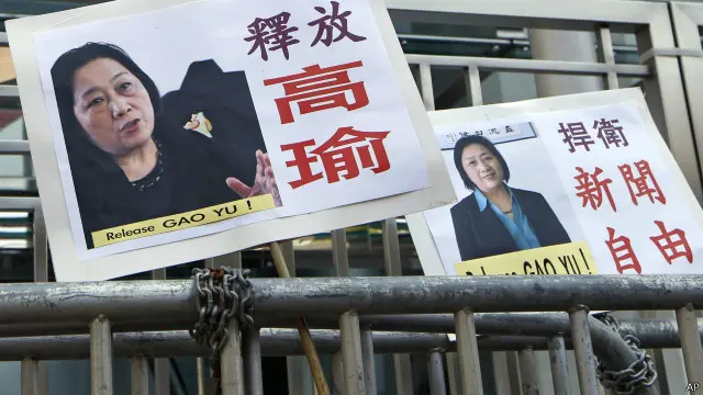 在香港，香港支联会、社民连及公民党的代表先后到中联办门外抗议，要求释放高瑜