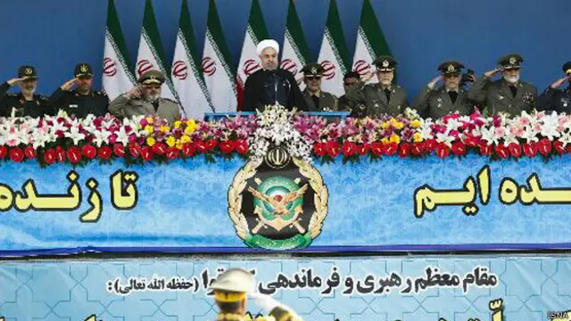 حسن روحانی در مراسم رژه روز ارتش، از حملات عربستان و متحدانش انتقاد کرد. مقامهای ایران طی روزهای اخیر بر حجم انتقادهای خود از عربستان افزودهاند