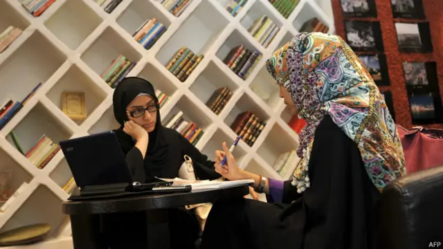 سعودی خواتین ٹرانسپورٹ کے علاوہ دیگر شعبوں میں بھی انتظار کر رہی ہیں کہ ان کے نئے فرمانروا کیا اقدامات کریں گے