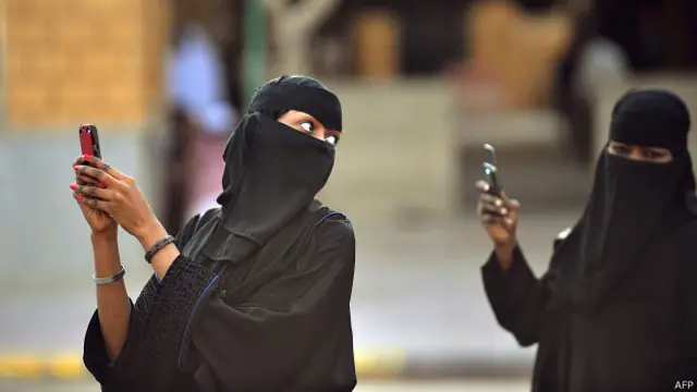 مردوں کے مساوی حقوق حاصل کرنے کے لیے سعودی خواتین کو ایک طویل سفر طے کرنا ہے