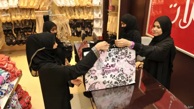 سعودی عرب میں کچھ خواتین نے نت نئے کاروبار قائم کیے ہیں