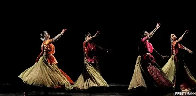 कथक नृत्यांगना रचना यादव और उनके समूह की ओर से 'स्वरा' कथक नृत्य प्रस्तुति