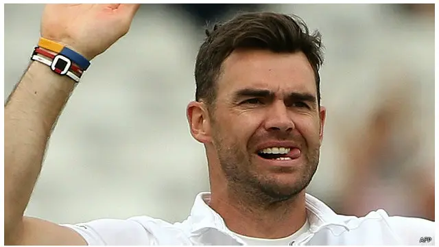 جیمز اینڈرسن نے شعیب ملک کو آؤٹ کر کے انگلینڈ کو دوسری کامیابی دلوائی