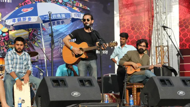 پوپ اور راک سٹار جمی خان اور ان کے گروپ نے بھی اپنے فن کا اظہار کیا۔ 