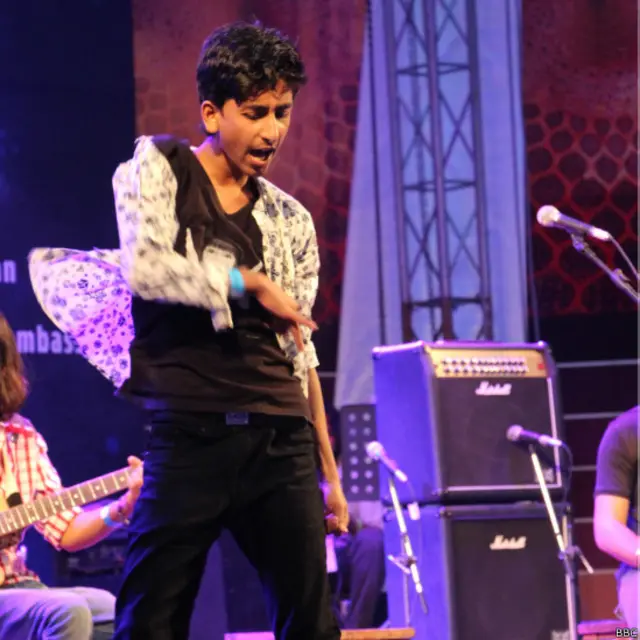 نوجوان آل سٹارز گروپ کے نوجوانوں کا رقص بے حد پسند کیا گیا۔ 