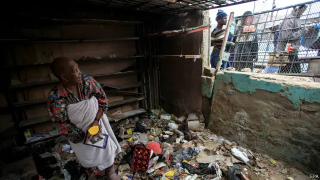 غیر ملکیوں کے خلاف دو ہفتوں سے جاری تشدد میں کم از کم چھ افراد ہلاک ہو گئے ہیں