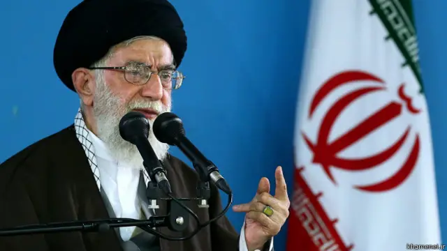 رہبر اعلیٰ کے طور پر آیت اللہ خامنہ ای کی رائے کو ایران کے سرکاری معاملات میں حتمیٰ سمجھا جاتا ہے