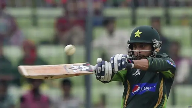 اپنا دوسرا ون ڈے کھیلنے والے سعد نسیم نے پراعتماد بیٹنگ کرتے ہوئے ایک مشکل وقت میں نصف سنچری بنائی۔
