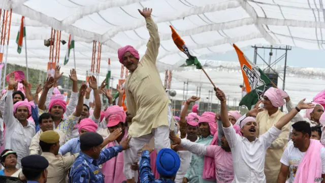 राहुल गांधी की रैली में कांग्रेस समर्थक