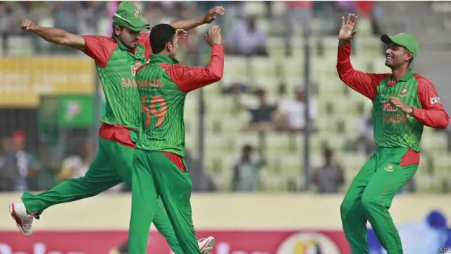 د بنګله دېش لپاره شکېب الحسن دوه، روبيل حسين، عرفات سني، مشرفي مرتضی او ناصر حسين يو يو کس وسوځاوه.