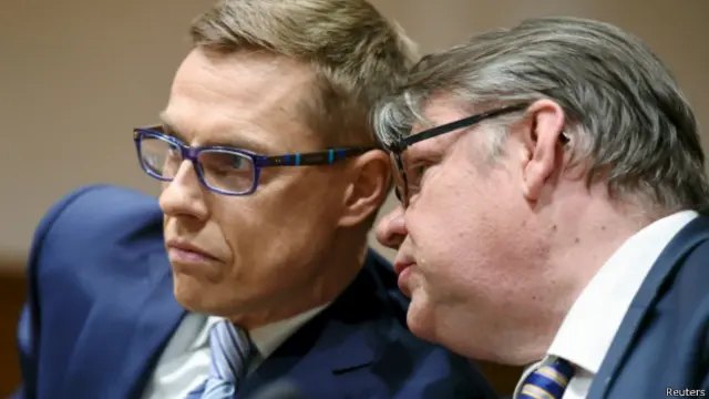 Александр Стубб (слева)