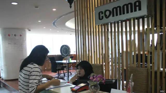Comma menyewakan ruang kerja bersama atau lazim disebut co-working space.