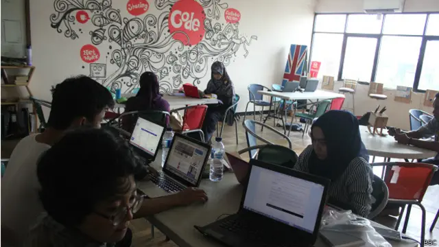 Pemilik Code Margonda, Didi Diarsa, merasa lebih berperan sebagai pembangun jejaring komunitas-komunitas yang menyewa tempatnya sehingga kolaborasi dapat tercipta.