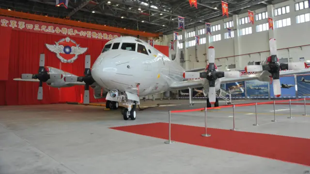 台湾屏东空军基地内的一架P-3C侦察机（资料图片）