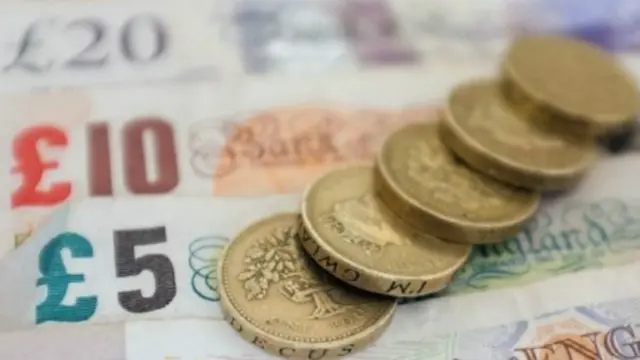 Rakyat Inggris semakin meninggalkan pemakaian uang kertas dan koin.