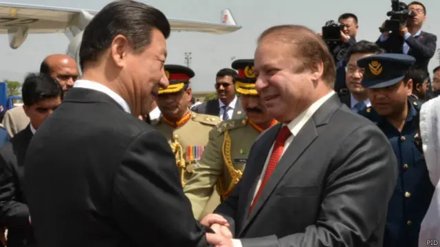 مسلح افواج کے ایک دستے نے چینی صدر کو گارڈ آف آنر پیش کیا