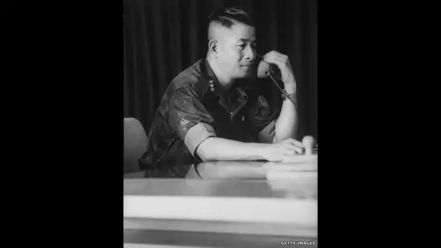 Cao Văn Viên (1921-2008): Không ủng hộ cuộc đảo chính Tổng thống Ngô Đình Diệm, Tướng Cao Văn Viên, với cương vị Tư lệnh Nhảy Dù, tham gia cuộc “chỉnh lý” hạ bệ tướng Dương Văn Minh đầu năm 1964. Ông giữ chức tổng tham mưu trưởng quân đội Việt Nam Cộng Hòa từ 1965 đến 1975, và được thăng đại tướng năm 1967. Ngày 28/4/1975, ông cùng gia đình sang Mỹ. Sau này, ông viết hai cuốn sách về cuộc chiến trước khi qua đời tại Virginia năm 2008.