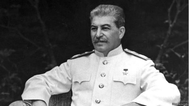Stalin sufría de paranoia: tal era así, que mandó fusilar a su guardaespaldas por arreglar el crujido de las botas que delataba su presencia.