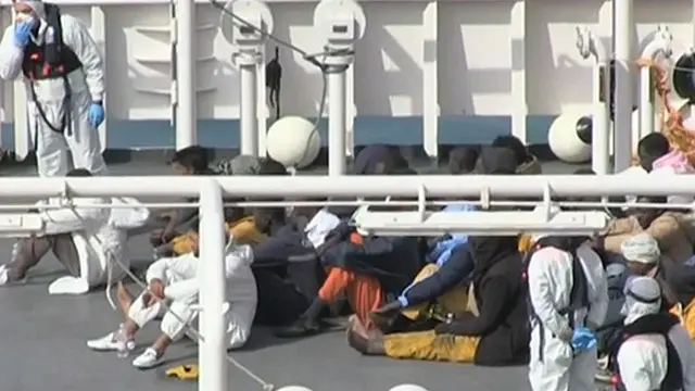 روز گذشته یک قایق حامل بیش از ۷۰۰ مهاجر در آبهای مدیترانه غرق شد