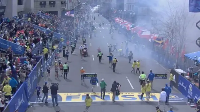 Взрывы на финише марафона в Бостоне 15 апреля 2013 года